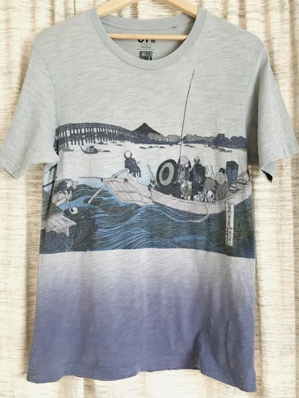 UNIQLO Hokusai Ukiyo-e Blue Rowing Graphic Tee Small